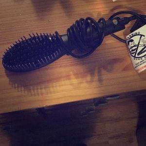 Straight Ahead Straightening Flat Iron